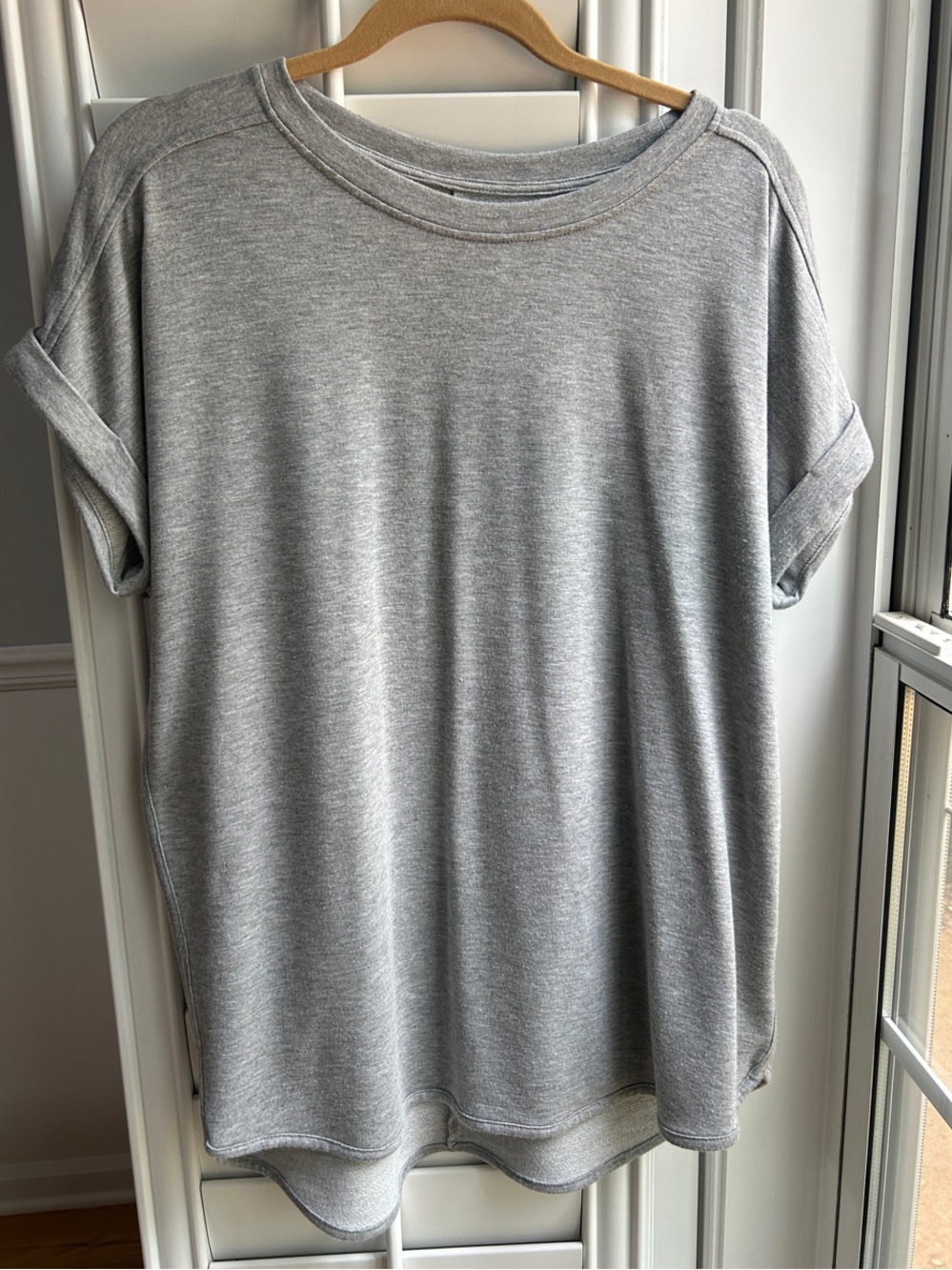 Cupio Light Heather Gray Rolled-Sleeve Short Sleeve Tee